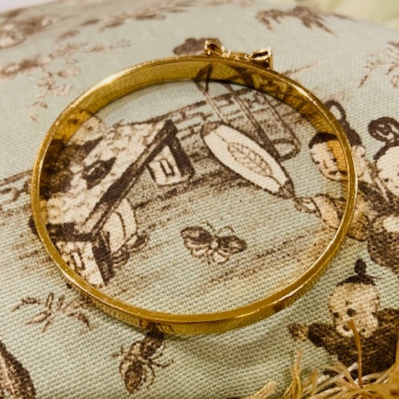 O1-Classic Kate Spade Gold Petite Bow Bangle - Picture 3 of 6